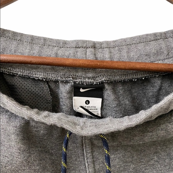 Nike University of Michigan Joggers - Picture 2 of 4